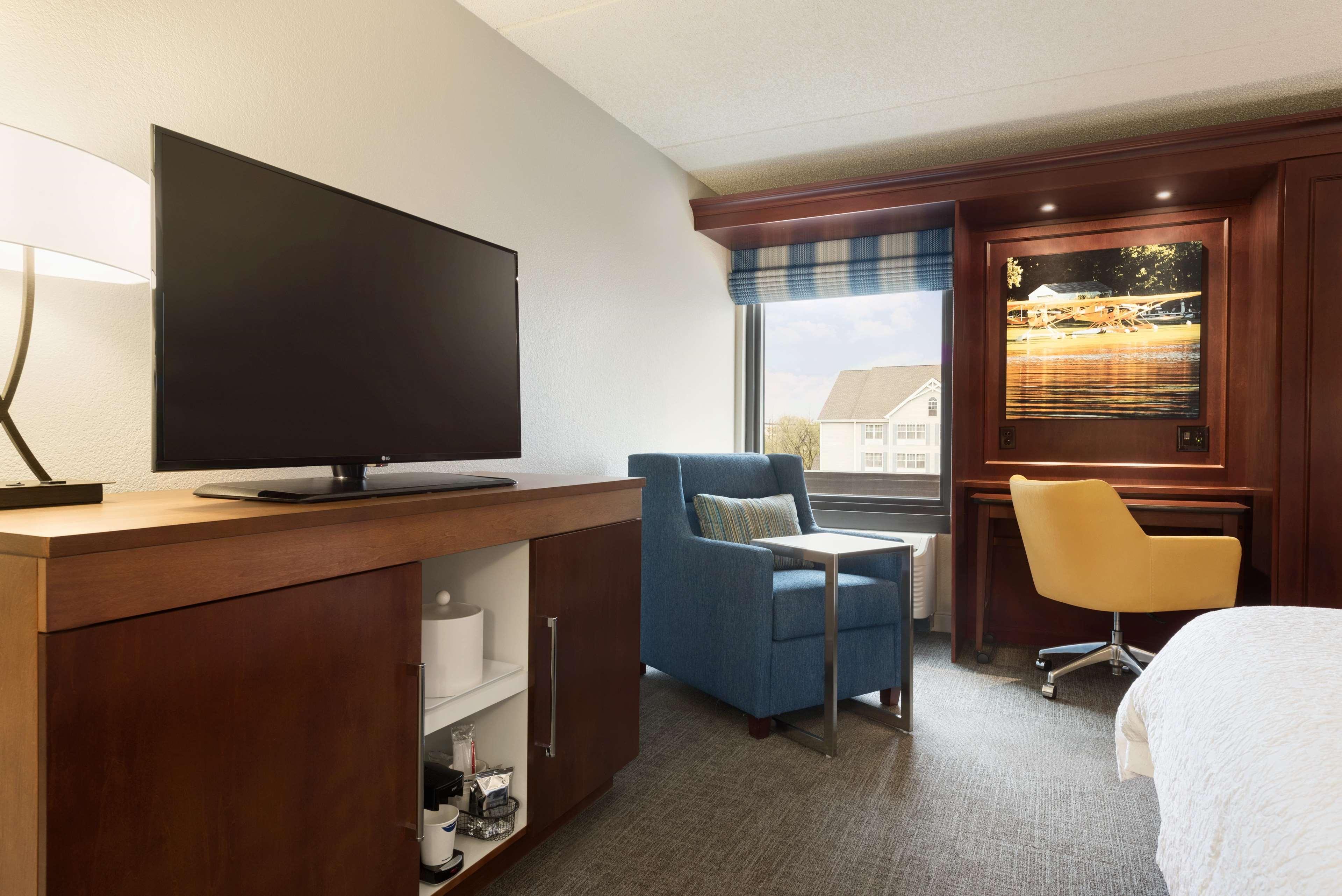 Hampton Inn Appleton-Fox River Mall Area Exterior photo