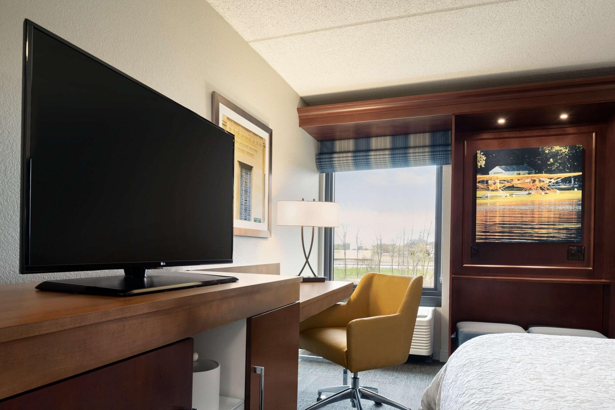Hampton Inn Appleton-Fox River Mall Area Exterior photo