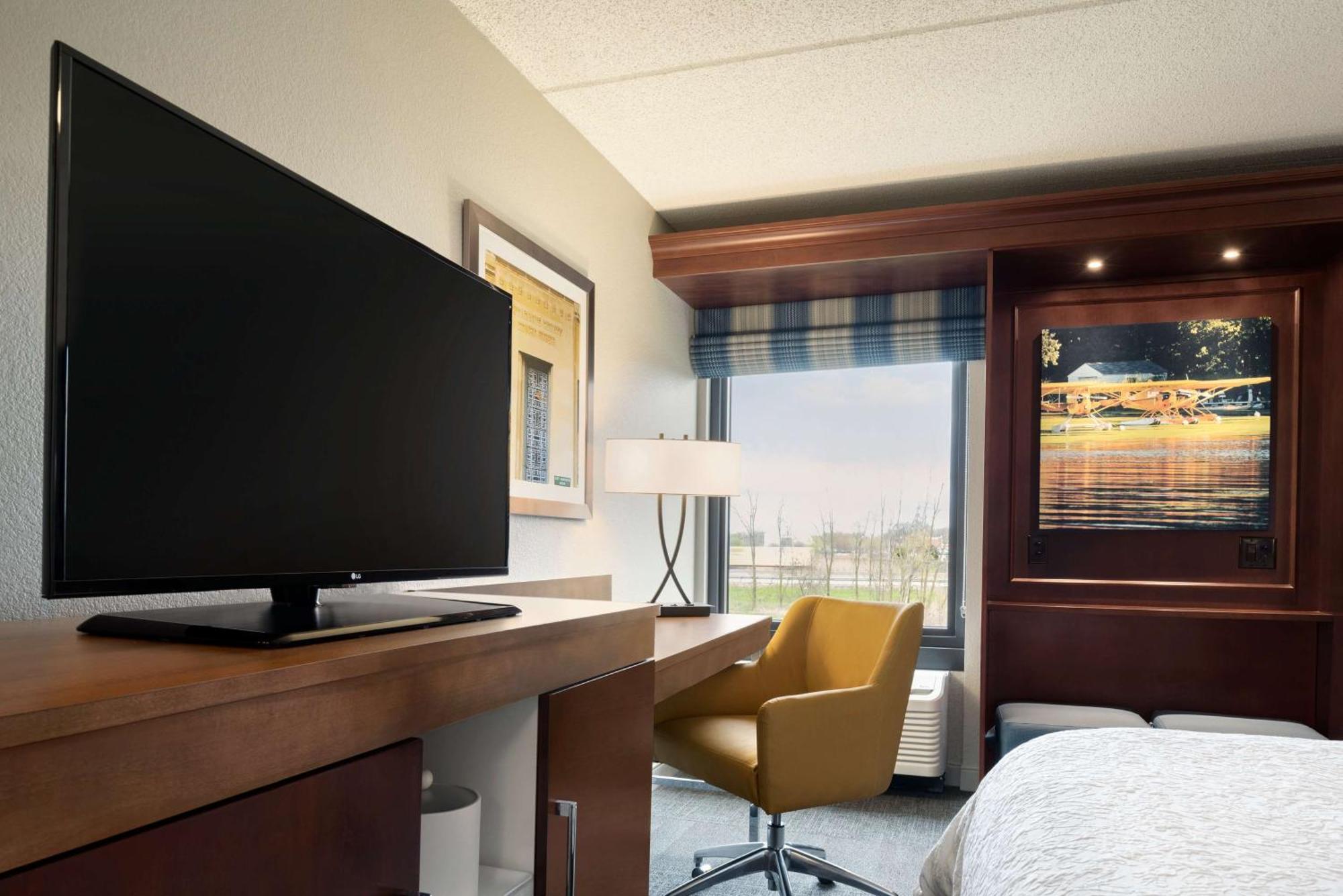 Hampton Inn Appleton-Fox River Mall Area Exterior photo