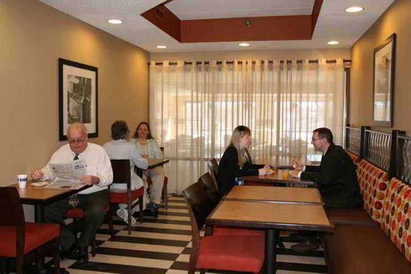 Hampton Inn Appleton-Fox River Mall Area Restaurant photo